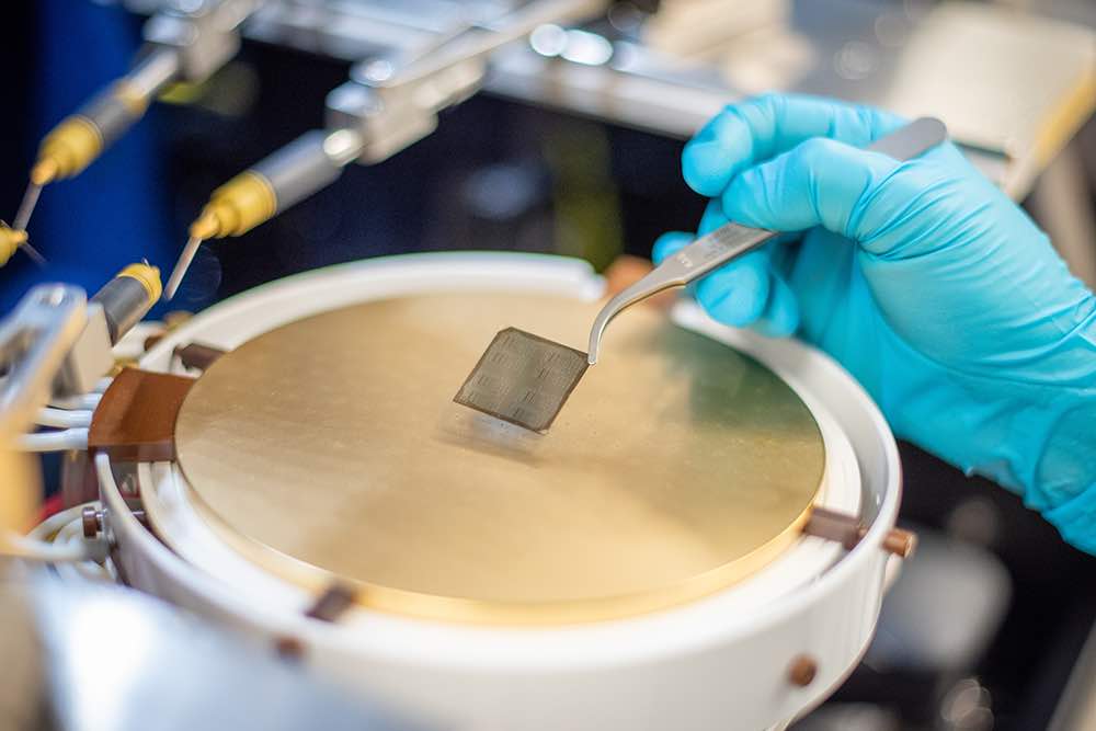 Microchip containing thin film transistors having record sub-threshold slope, made using the in situ atomic layer deposition process. Courtesy: Silvia Cardarelli, Michigan ECE