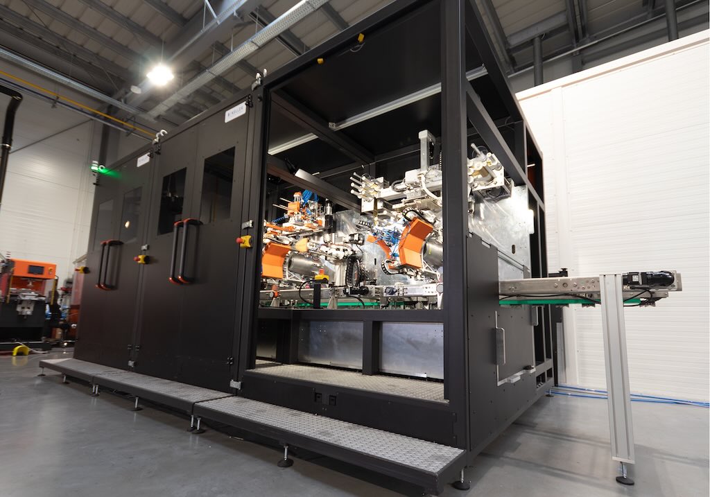 Figure 1: In its drive to serve the market with state-of-the-art printing technologies, Keller was keen to adopt the most promising, innovative automation devices and industrial communications solutions. To develop a universal, modular machine for direct, multi-color printing on cylindrical goods, such as bottles, machine designers asked Mitsubishi Electric for help. 