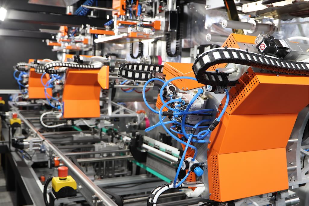 Figure 2: Keller wanted a really advanced and ambitious setup, with 20 axes per color head and a total of 65 servo drives, in addition to 18 auxiliary virtual axes. 